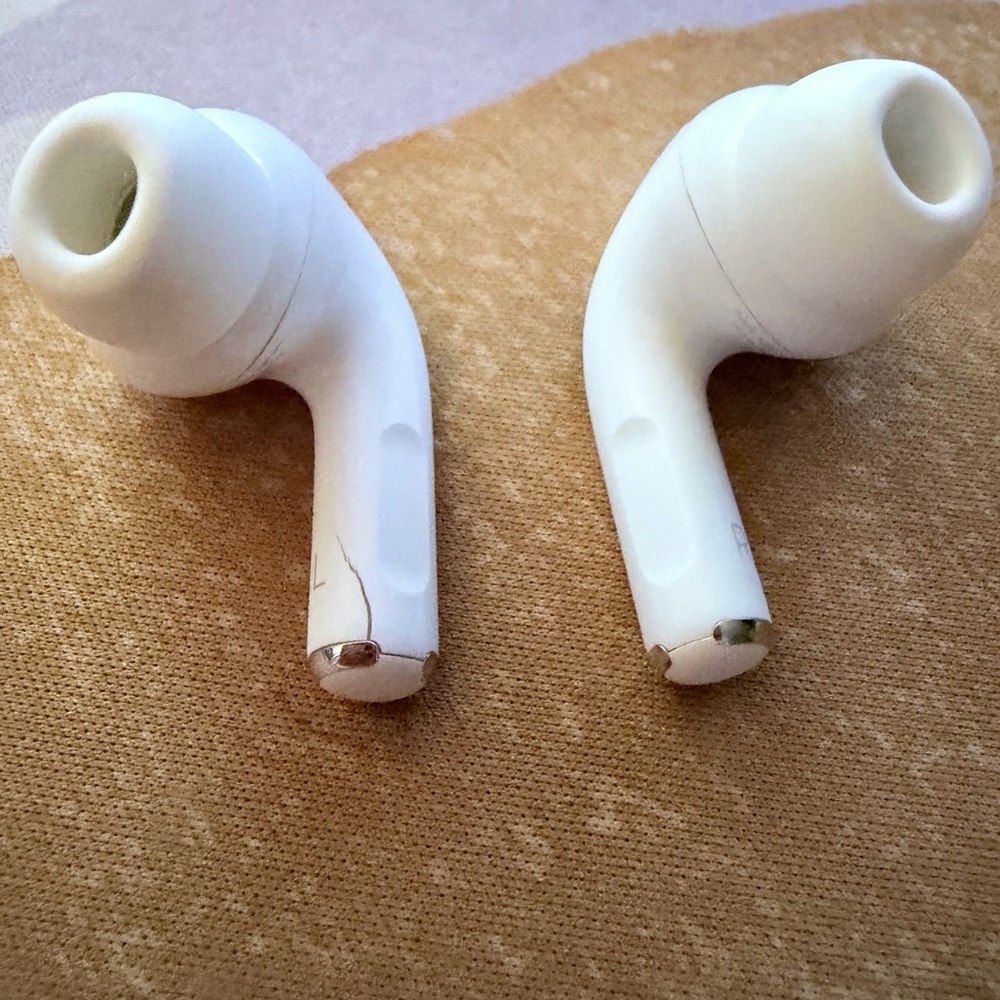 Apple AirPods Pro (1st Generation) – Authentic – Used - Picture 3 of 8